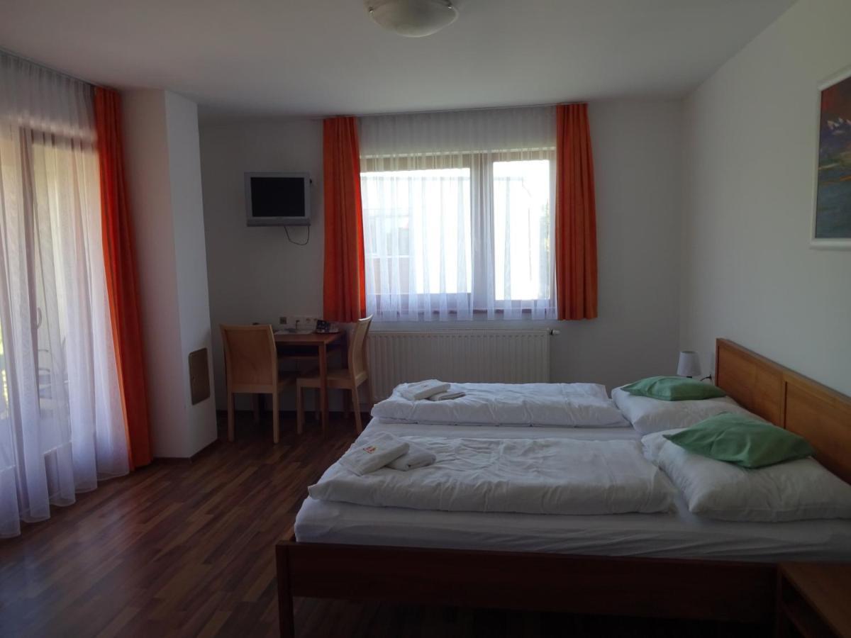 Balaca Panzio Hotel Veszprem Bagian luar foto