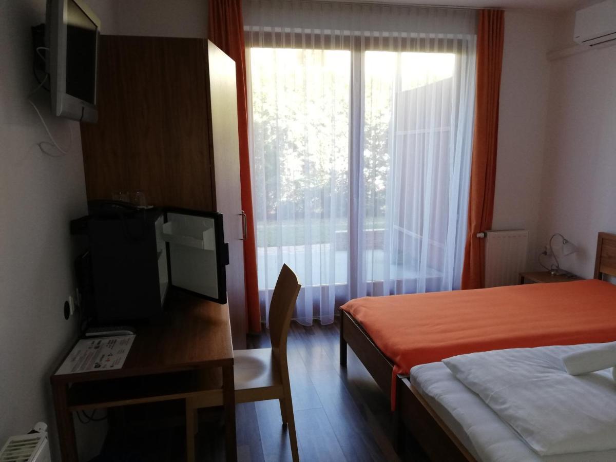 Balaca Panzio Hotel Veszprem Bagian luar foto