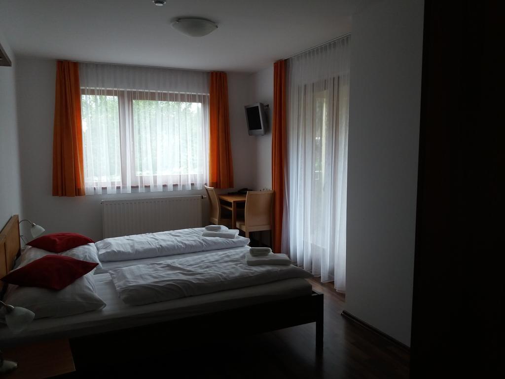 Balaca Panzio Hotel Veszprem Bagian luar foto